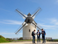 lyc&eacute;eens au moulin.jpg